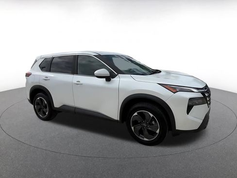 Used 2025 Nissan Rogue SV FWD image 2