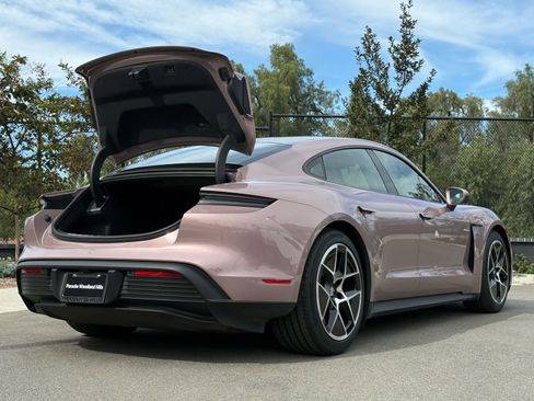 Used 2025 Porsche Taycan image 33