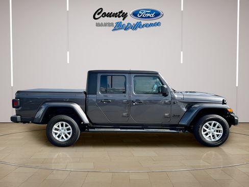 Used 2023 Jeep Gladiator Sport AWD/4WD image 13