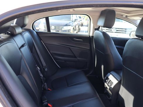 Used 2019 Jaguar XE Premium image 16