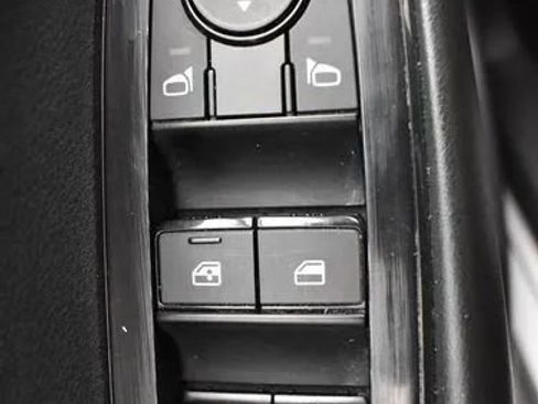 Used 2024 Nissan Rogue S AWD/4WD image 21
