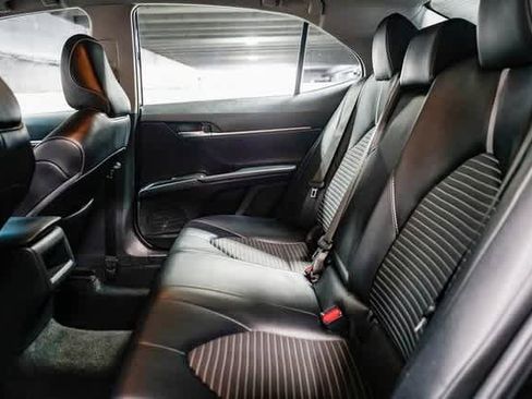 Certified 2020 Toyota Camry SE image 18