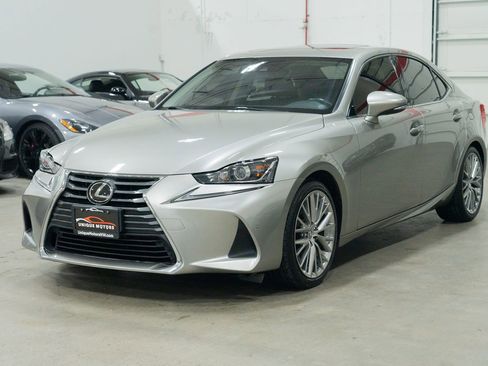 Used 2018 Lexus IS 300 AWD image 3