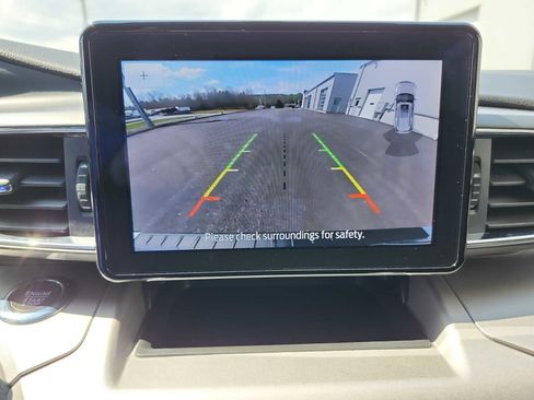 Used 2022 Ford Explorer XLT w/ Equipment Group 202A image 14