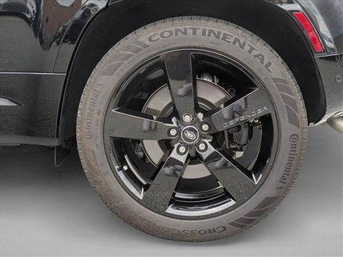 Certified 2025 Land Rover Defender 110 V8 AWD/4WD image 25