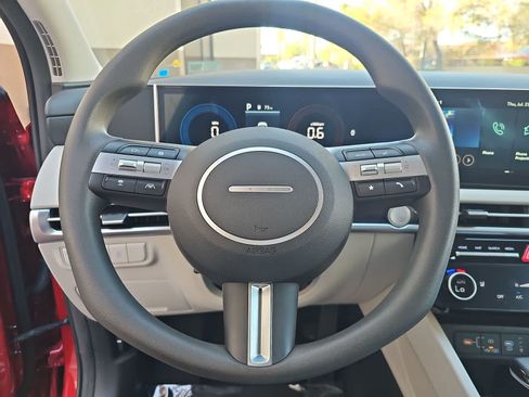Used 2025 Hyundai Tucson SEL FWD image 19