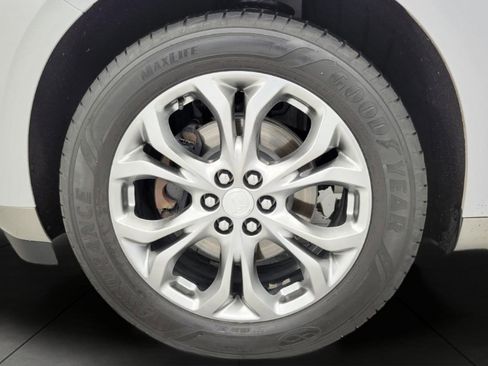 Used 2019 Buick Enclave Avenir w/ Avenir Technology Package AWD/4WD image 3