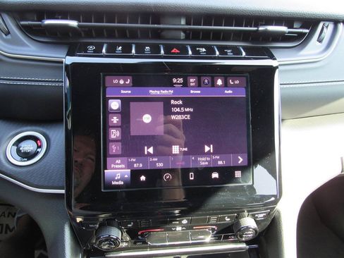 Used 2025 Jeep Grand Cherokee L Altitude RWD image 33
