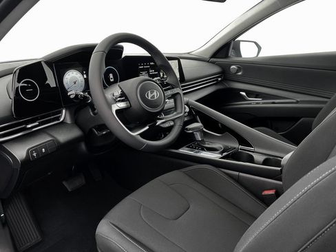 New 2025 Hyundai Elantra SEL image 14