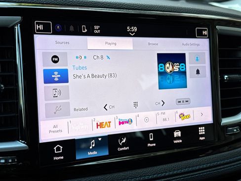 Used 2021 Chrysler Pacifica Touring image 18