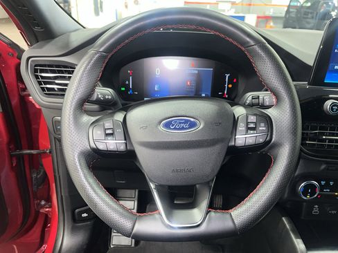 Used 2025 Ford Escape ST-Line Select AWD/4WD image 23