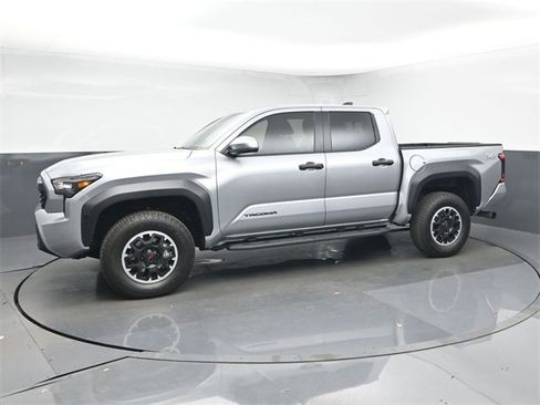 Used 2024 Toyota Tacoma 4x4 Double Cab image 4