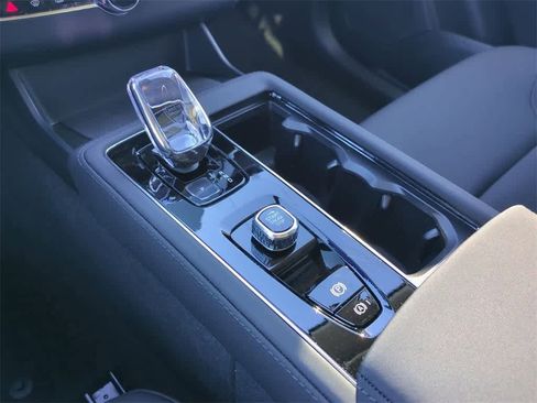 New 2026 Volvo XC90 B6 Plus w/ Protection Package Premier image 24