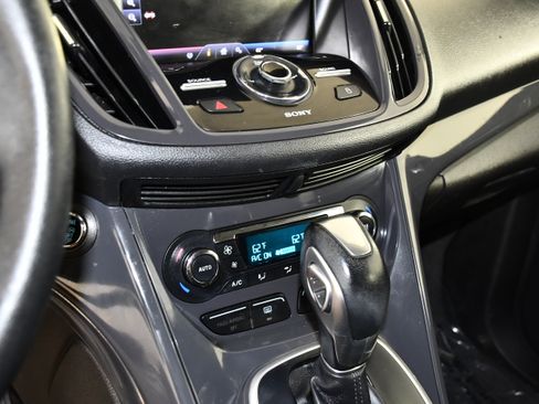 Used 2013 Ford Escape Titanium w/ Parking Technology Pkg AWD/4WD image 29