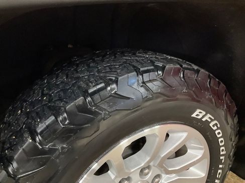 Used 2017 GMC Sierra 1500 SLE w/ SLE Value Package image 27