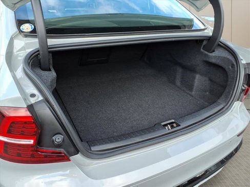 Used 2025 Volvo S60 B5 Core image 25