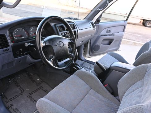 Used 2000 Toyota 4Runner SR5 AWD/4WD image 13