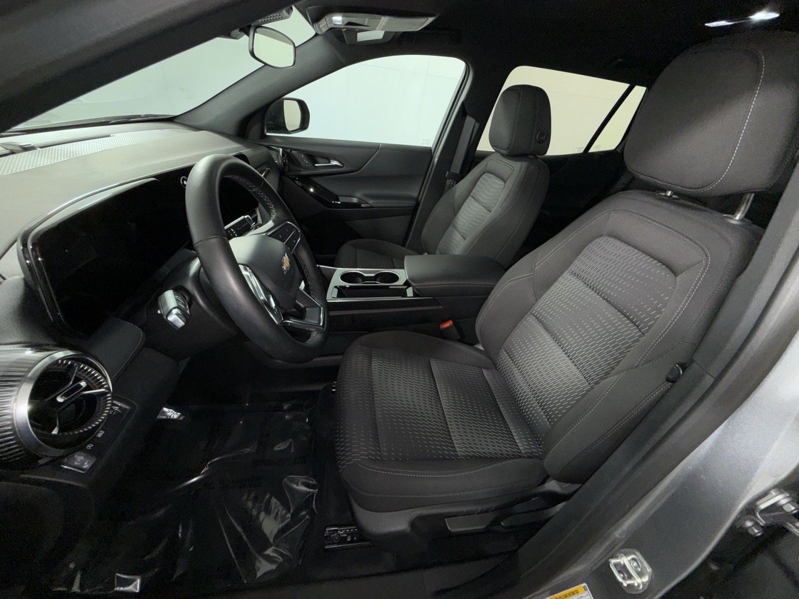 Used 2025 Chevrolet Equinox LT FWD image 13