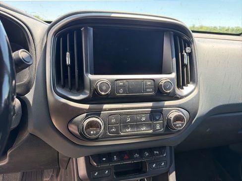 Used 2022 Chevrolet Colorado Z71 AWD/4WD image 6