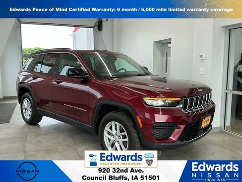 Used 2024 Jeep Grand Cherokee Laredo X AWD/4WD image 2
