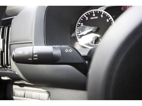 New 2026 Nissan Pathfinder S image 15