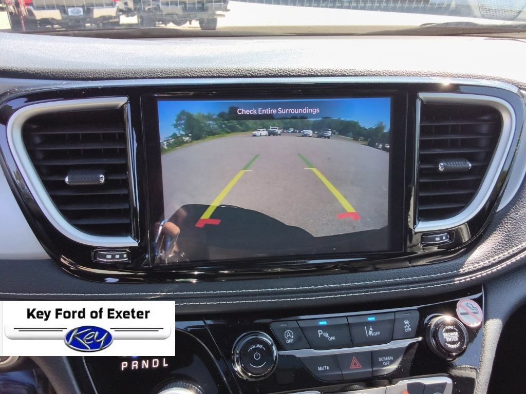 Used 2025 Chrysler Pacifica Limited FWD image 32