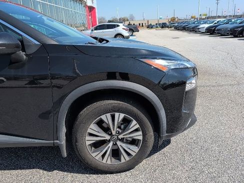 Used 2022 Nissan Rogue SV image 4