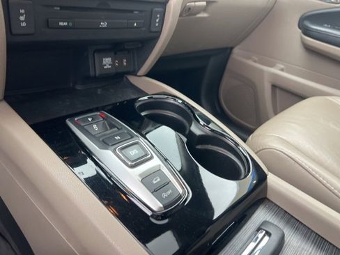 Certified 2017 Honda Pilot Touring image 19