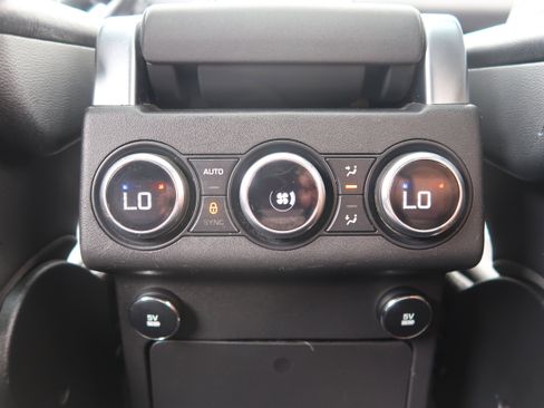 Used 2018 Land Rover Discovery HSE image 41