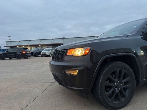 Used 2020 Jeep Grand Cherokee Altitude image 29