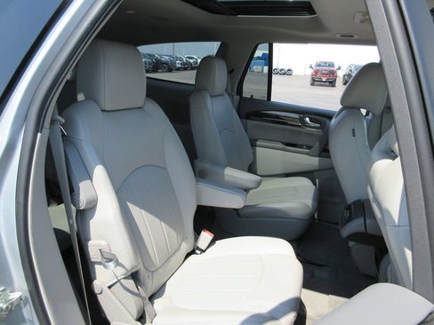 Certified 2017 Buick Enclave Leather FWD image 25