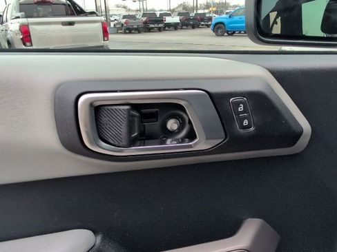 Used 2022 Ford Bronco Badlands image 14