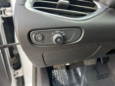 Used 2017 Chevrolet Malibu LT image 12