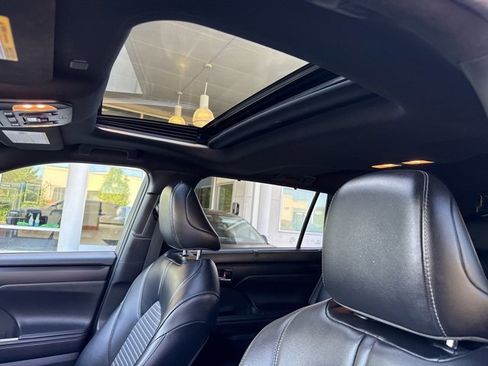 Used 2022 Toyota Highlander XSE image 26