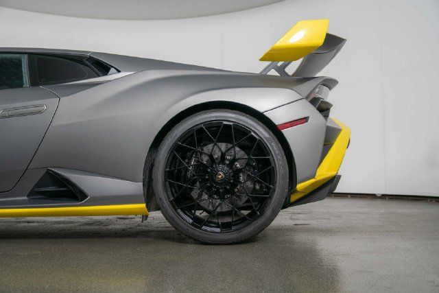 Used 2022 Lamborghini Huracan STO RWD image 13