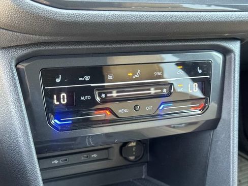 Used 2023 Volkswagen Tiguan SE w/ Panoramic Sunroof Package FWD image 15