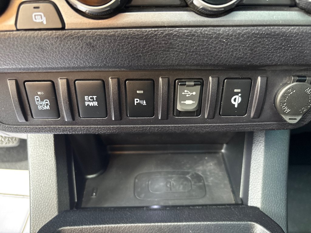 Used 2017 Toyota Tacoma TRD Sport w/ Premium & Technology Package AWD/4WD image 25