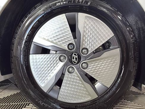 Used 2020 Hyundai Ioniq SE image 38