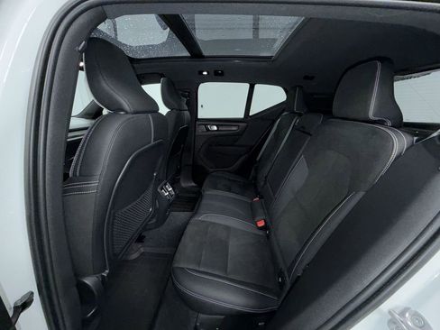 Used 2023 Volvo XC40 Recharge Ultimate image 5