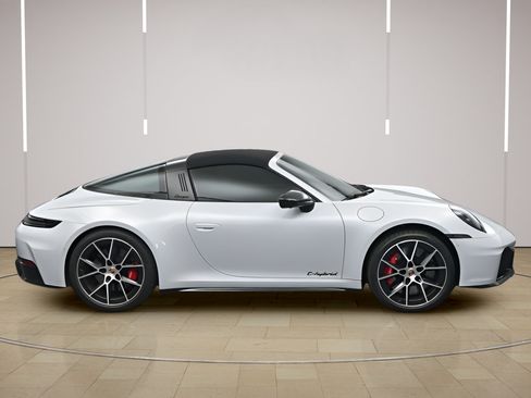 Certified 2025 Porsche 911 Targa 4 GTS AWD/4WD image 30