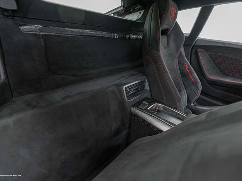 Used 2018 Lamborghini Huracan Performante AWD/4WD image 29