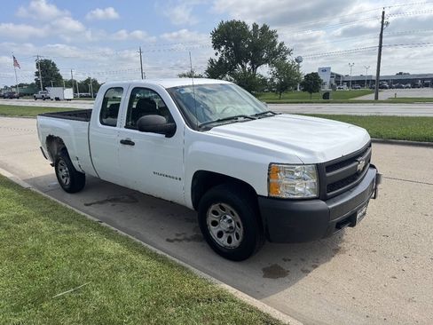 Used 2008 Chevrolet Silverado 1500 W/T w/ Towing Package RWD image 7