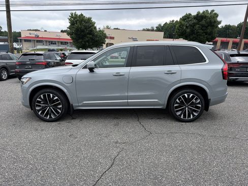 Certified 2025 Volvo XC90 T8 Ultra w/ Protection Package Premier AWD/4WD image 4