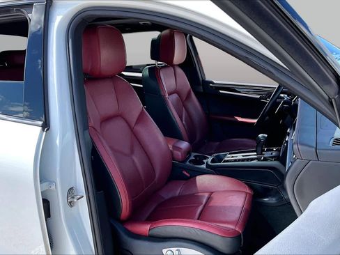 Used 2022 Porsche Macan S AWD/4WD image 9