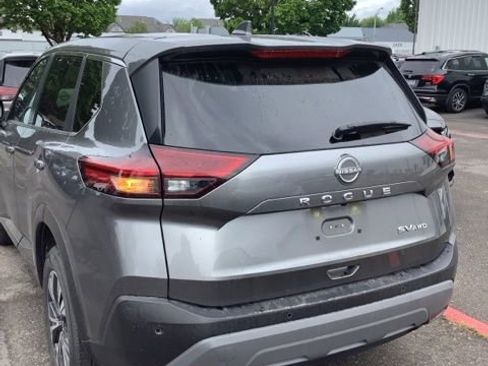 Used 2023 Nissan Rogue SV AWD/4WD image 3