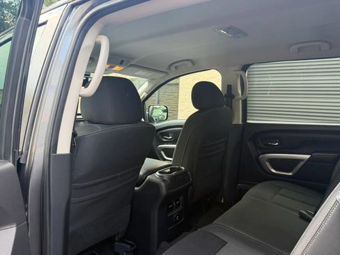 Used 2017 Nissan Titan SV AWD/4WD image 30