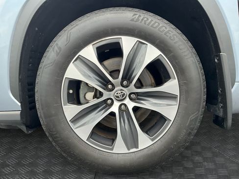 Used 2020 Toyota Highlander XLE AWD/4WD image 22