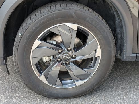 Used 2024 Nissan Rogue SV AWD/4WD image 10