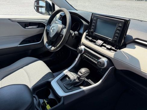 Used 2021 Toyota RAV4 XLE image 8