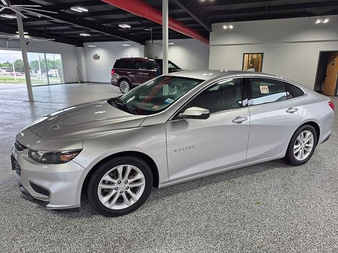 Used 2016 Chevrolet Malibu LT FWD image 1